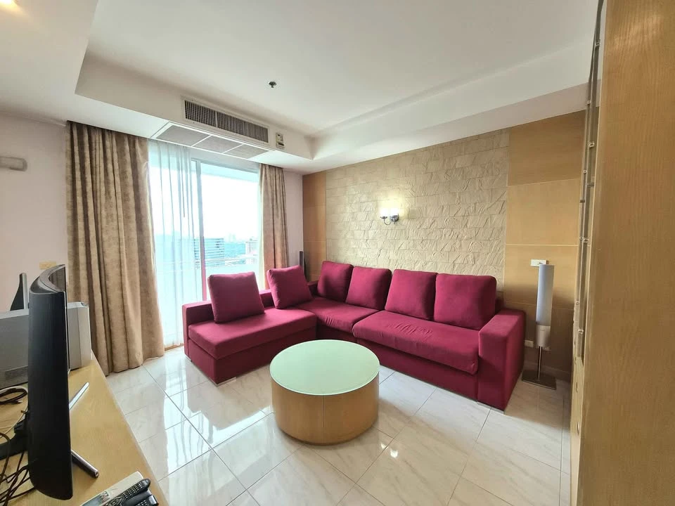 For rent: Supalai Park Phahon Yothin 21, room on a very high floor, fully furnished with built-in furniture. Hurry and reserve before it's too late.