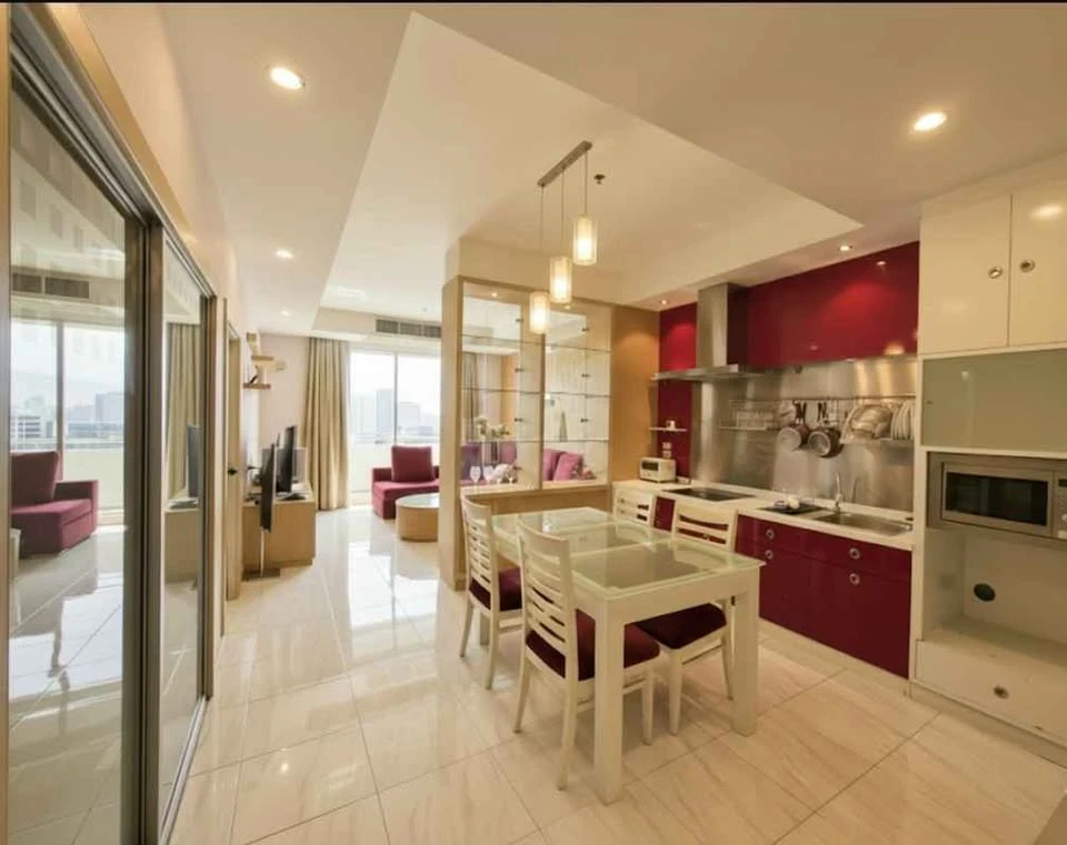 For rent: Supalai Park Phahon Yothin 21, room on a very high floor, fully furnished with built-in furniture. Hurry and reserve before it's too late.