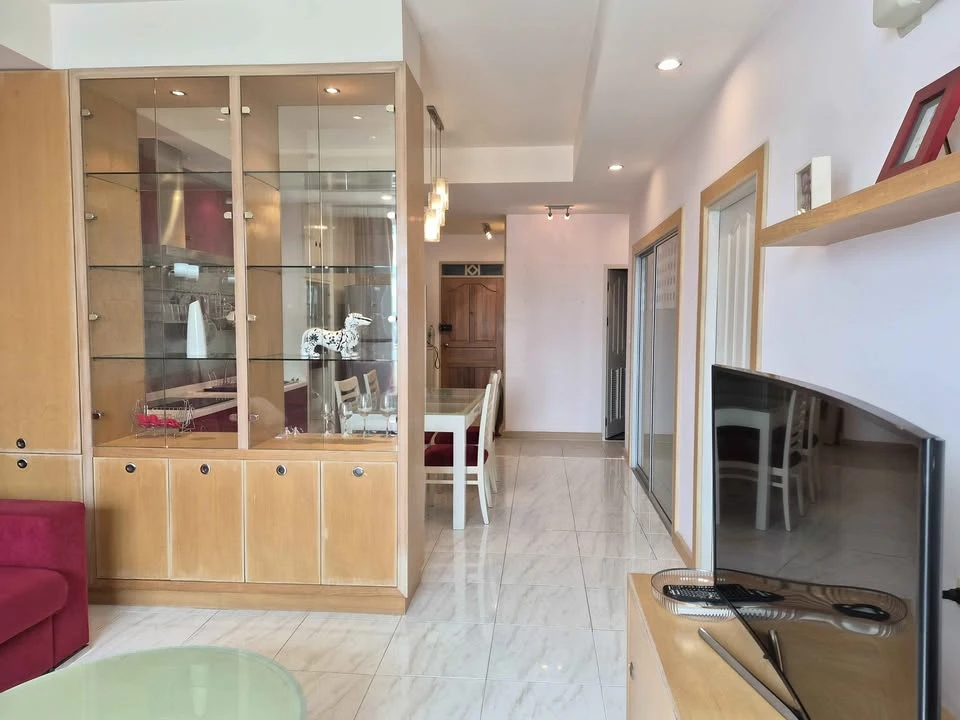 For rent: Supalai Park Phahon Yothin 21, room on a very high floor, fully furnished with built-in furniture. Hurry and reserve before it's too late.