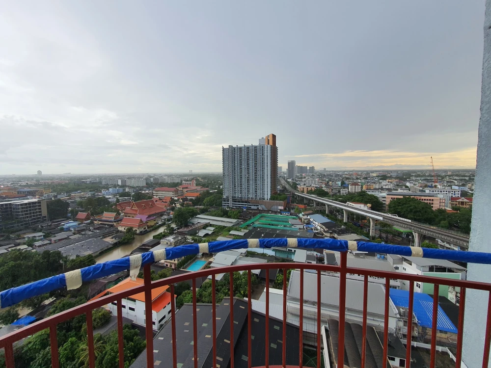 For rent: Supalai Park Ratchapruek-Phetkasem, 17th floor, corner room, city view, breezy, large balcony, swimming pool view. Reserve now!