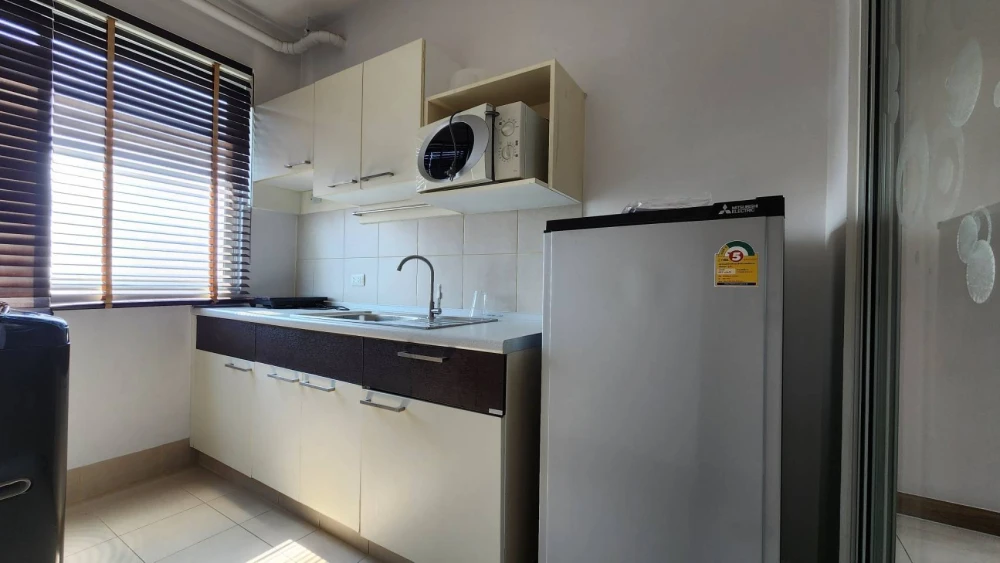 For rent: Supalai Park Ratchapruek-Phetkasem, 17th floor, corner room, city view, breezy, large balcony, swimming pool view. Reserve now!