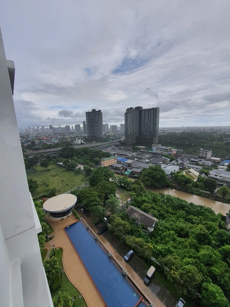 For rent: Supalai Park Ratchapruek-Phetkasem, 17th floor, corner room, city view, breezy, large balcony, swimming pool view. Reserve now!