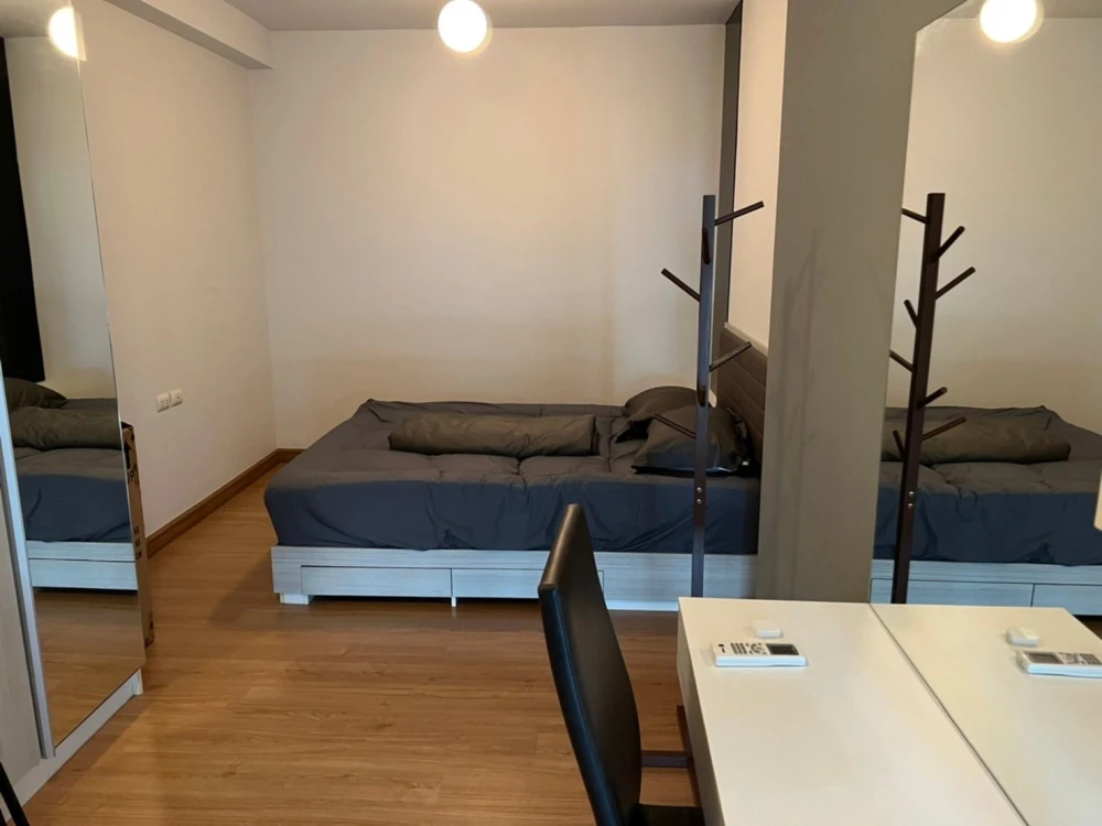 For rent: Supalai Park Ratchapruek-Phetkasem. Spacious room, comfortable living, not hot all day. Fully furnished, ready to move in.