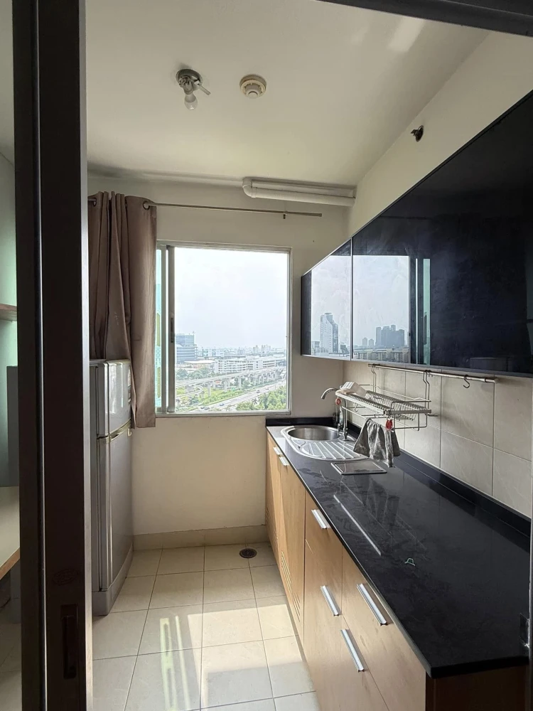 For rent: Supalai Park Srinakarin, 14th floor, just the right height, beautiful city view, great price, don't miss it.