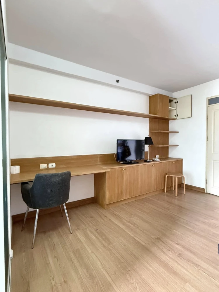For rent: Supalai Park Srinakarin, 14th floor, just the right height, beautiful city view, great price, don't miss it.