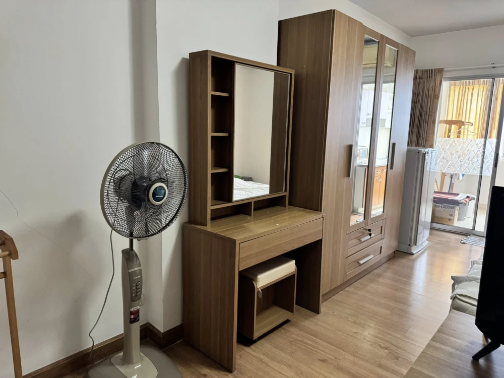 For rent: Supalai Park Srinakarin, studio room, 37 sq.m., 20th floor, fully furnished with appliances. Book now!