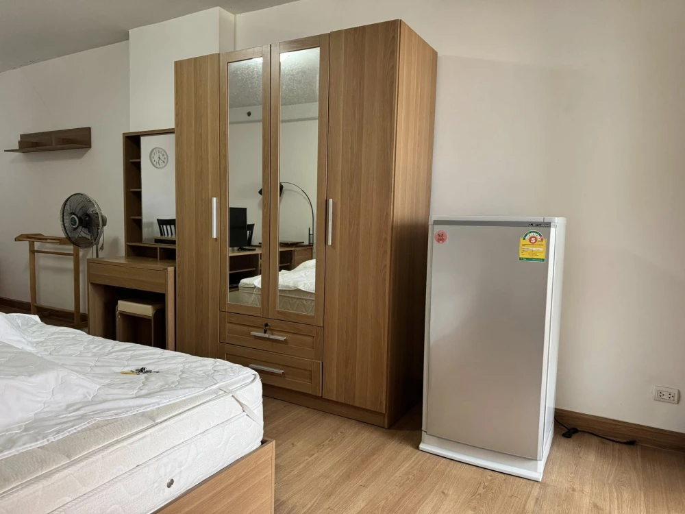 For rent: Supalai Park Srinakarin, studio room, 37 sq.m., 20th floor, fully furnished with appliances. Book now!
