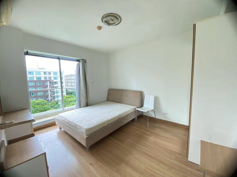 For rent: Supalai Park Kaset, 5th floor, swimming pool view, very spacious area, fully furnished and equipped with appliances. Don't miss it!