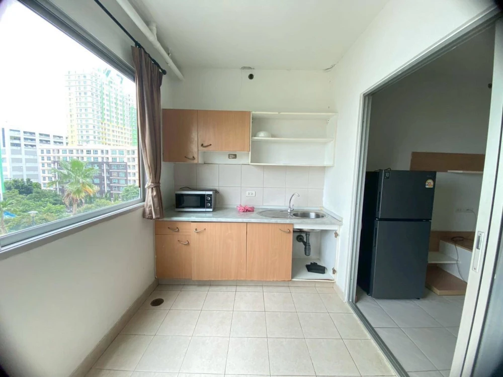 For rent: Supalai Park Kaset, 5th floor, swimming pool view, very spacious area, fully furnished and equipped with appliances. Don't miss it!