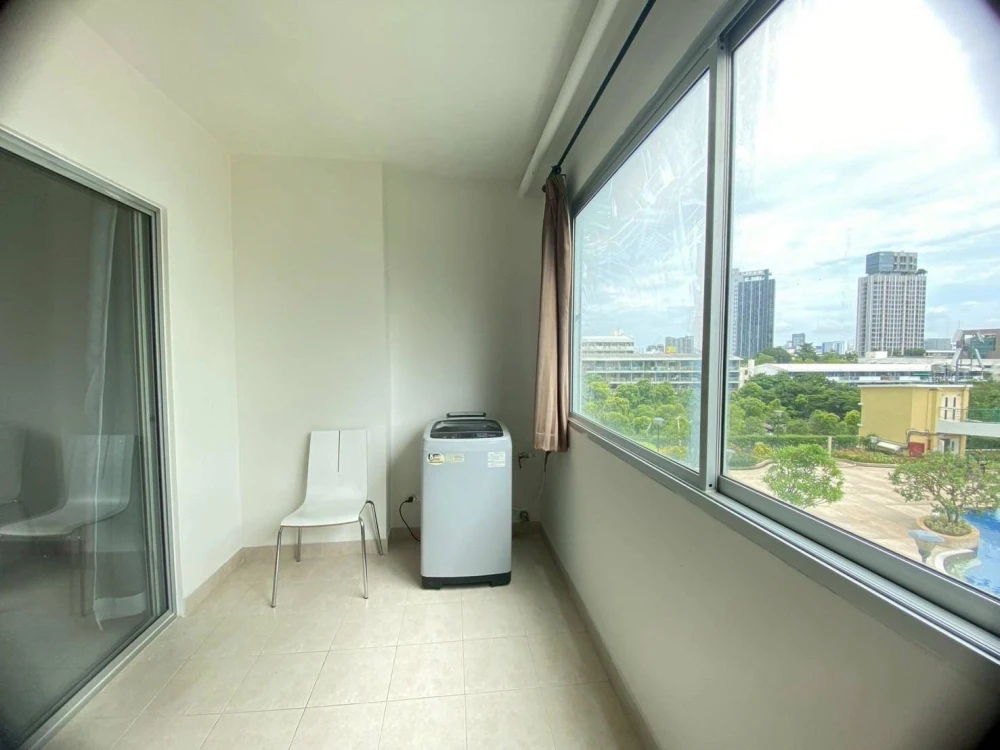 For rent: Supalai Park Kaset, 5th floor, swimming pool view, very spacious area, fully furnished and equipped with appliances. Don't miss it!