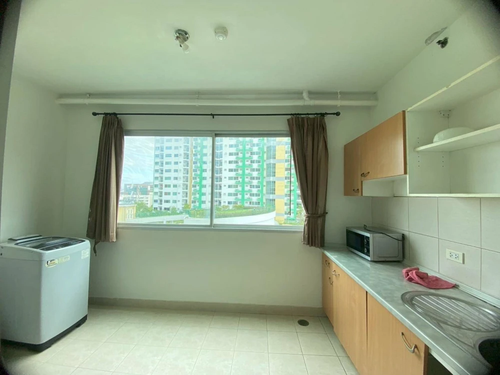 For rent: Supalai Park Kaset, 5th floor, swimming pool view, very spacious area, fully furnished and equipped with appliances. Don't miss it!