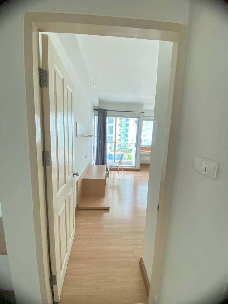 For rent: Supalai Park Kaset, 5th floor, swimming pool view, very spacious area, fully furnished and equipped with appliances. Don't miss it!