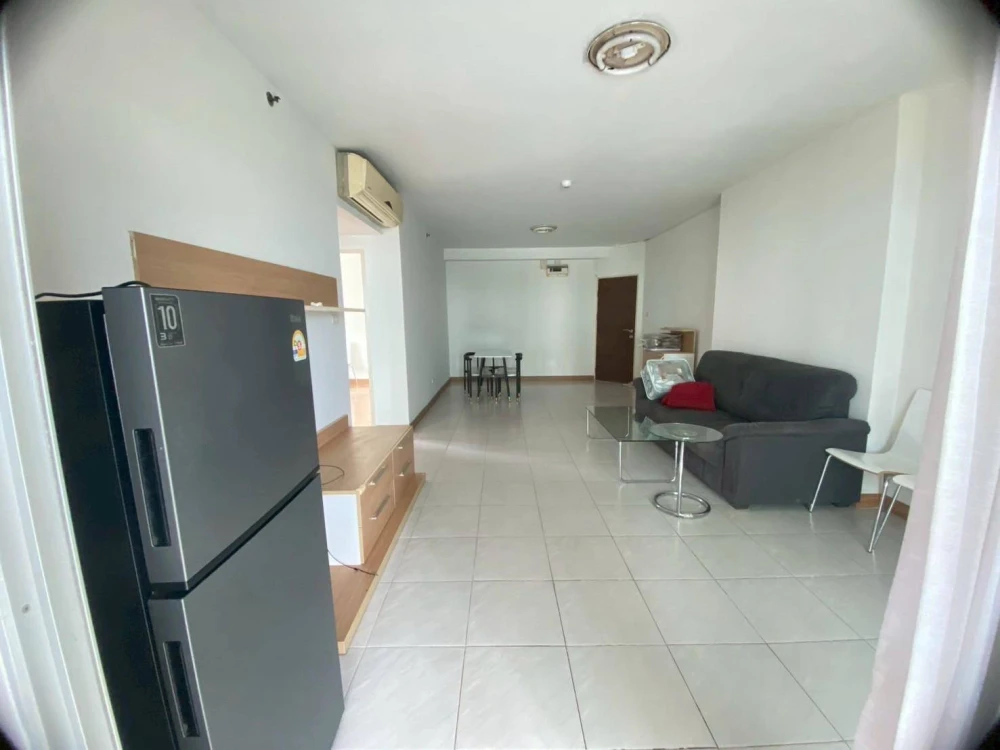 For rent: Supalai Park Kaset, 5th floor, swimming pool view, very spacious area, fully furnished and equipped with appliances. Don't miss it!