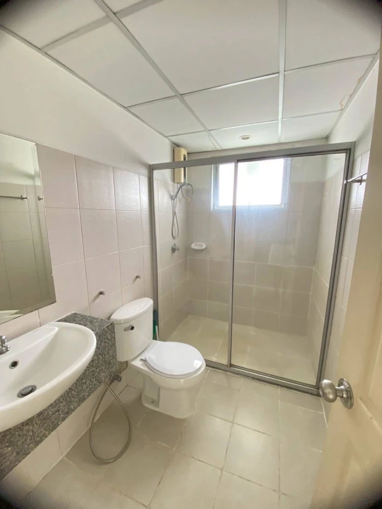For rent: Supalai Park Kaset, 5th floor, swimming pool view, very spacious area, fully furnished and equipped with appliances. Don't miss it!