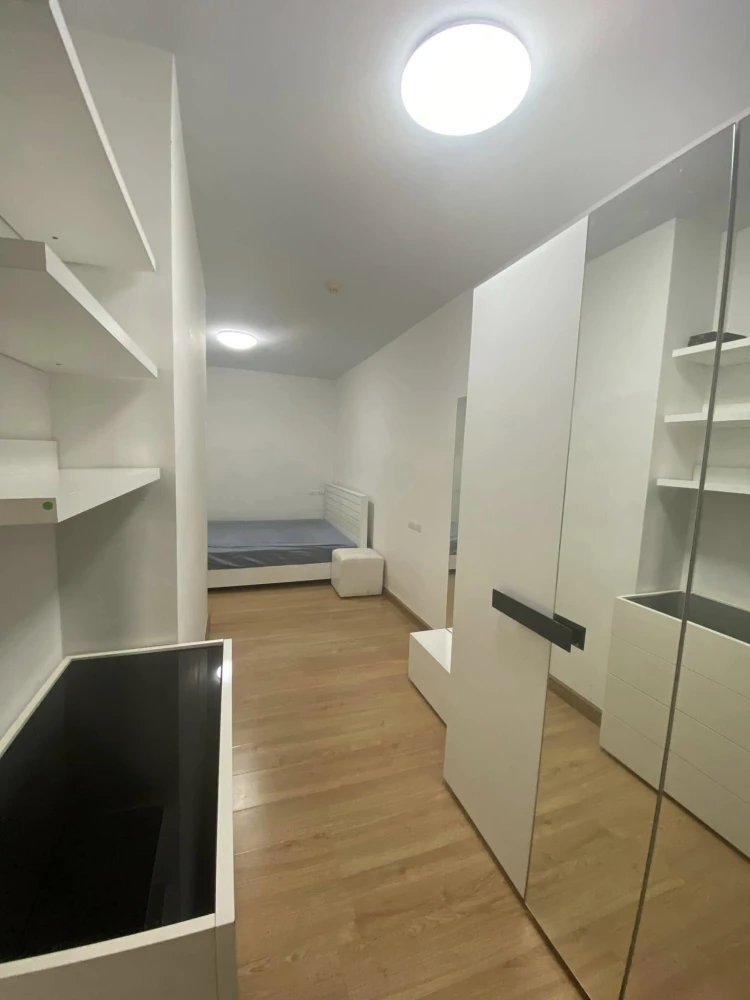 For rent: Supalai Park Kaset, 8th floor, swimming pool view, very spacious room, definitely not cramped. Hurry and book now!