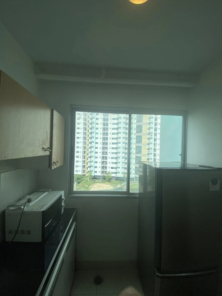 For rent: Supalai Park Kaset, 8th floor, swimming pool view, very spacious room, definitely not cramped. Hurry and book now!