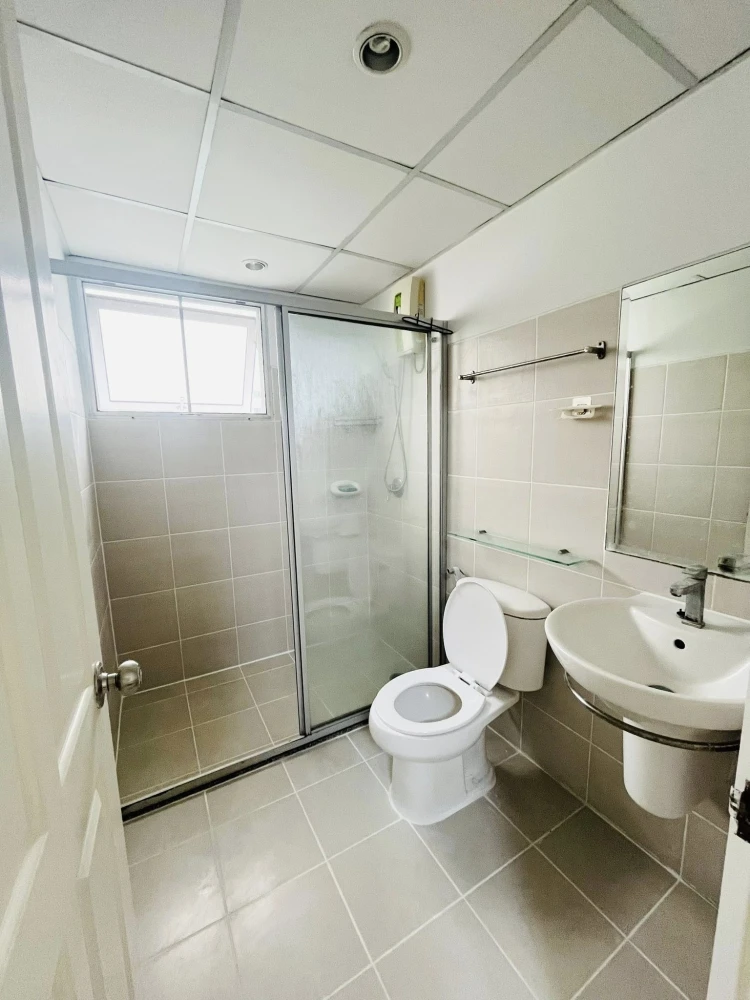 For rent: Supalai Park Kaset, Studio room, digital lock, convenient, safe, high floor, beautiful night view, reserve now!