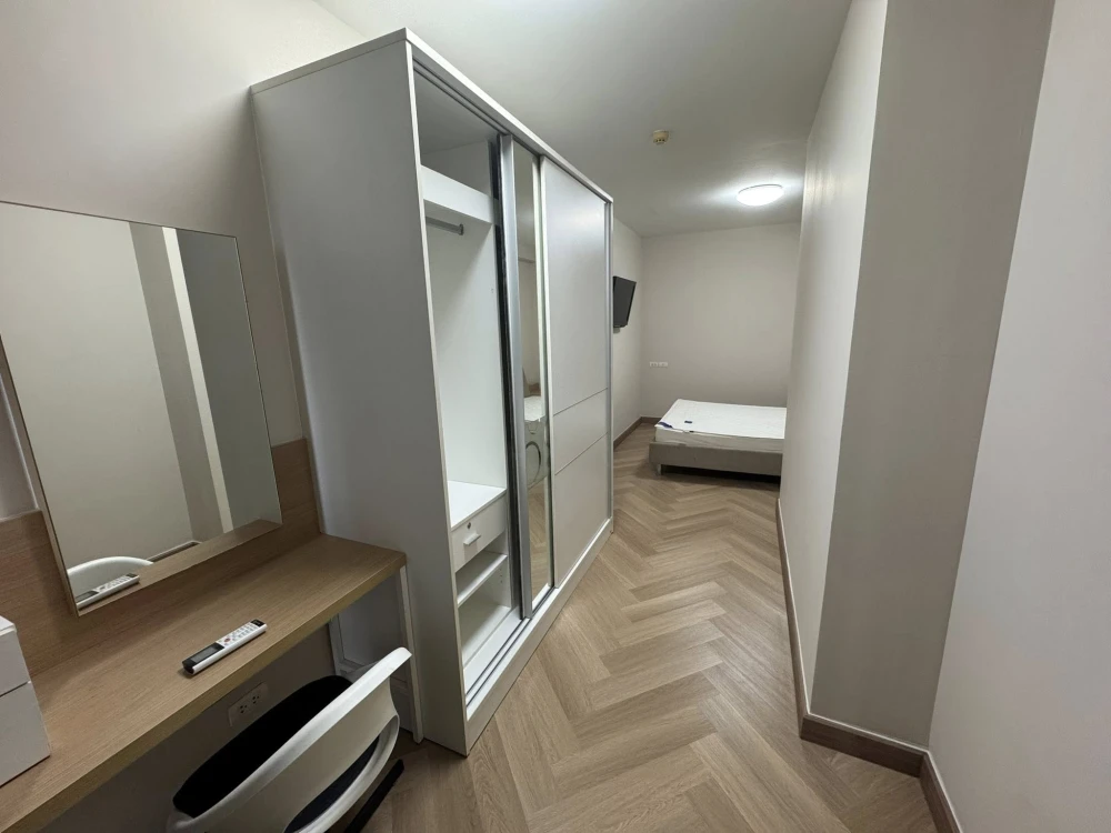 For rent: Supalai Park Kaset, spacious and airy room, fully furnished with appliances, ready to move in immediately.