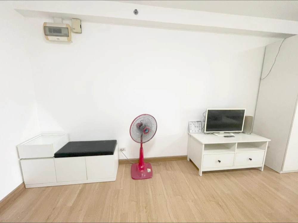For rent: Supalai Park Kaset, studio room, 35 sq.m., 4th floor, Building B, fully furnished. Don't miss out!
