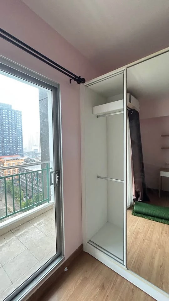 For Rent: Supalai Park Khae Rai-Ngamwongwan. Spacious 2-bedroom, 1-bathroom unit. It is rare to find a fully equipped, move-in ready unit at this pric