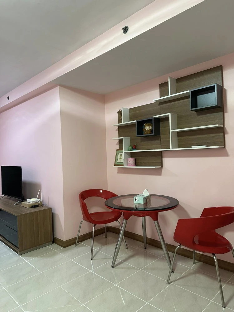 For rent: Supalai Park Tiwanon, spacious room with ample usable space, excellent value for money. You don't want to miss this!