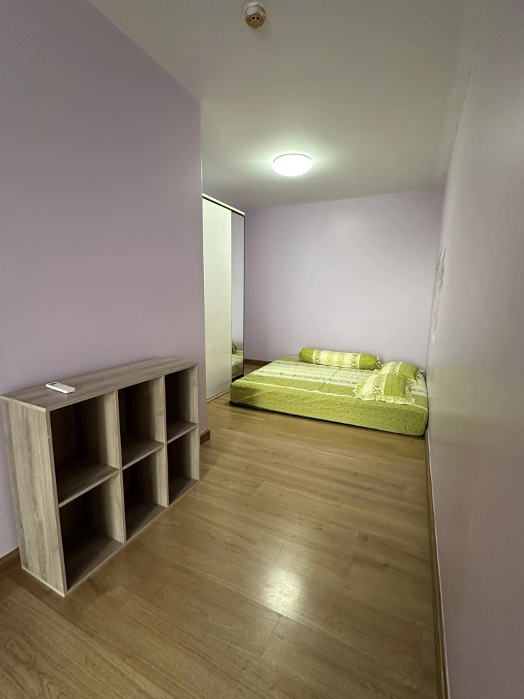 For rent: Supalai Park Tiwanon, spacious room with ample usable space, excellent value for money. You don't want to miss this!