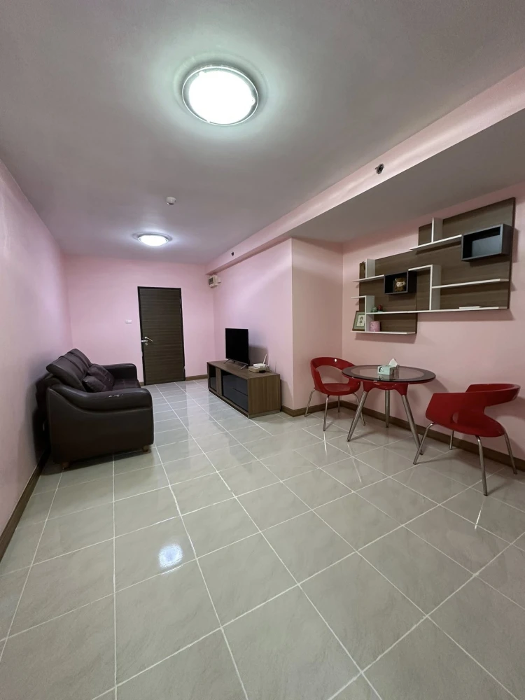 For rent: Supalai Park Tiwanon, spacious room with ample usable space, excellent value for money. You don't want to miss this!