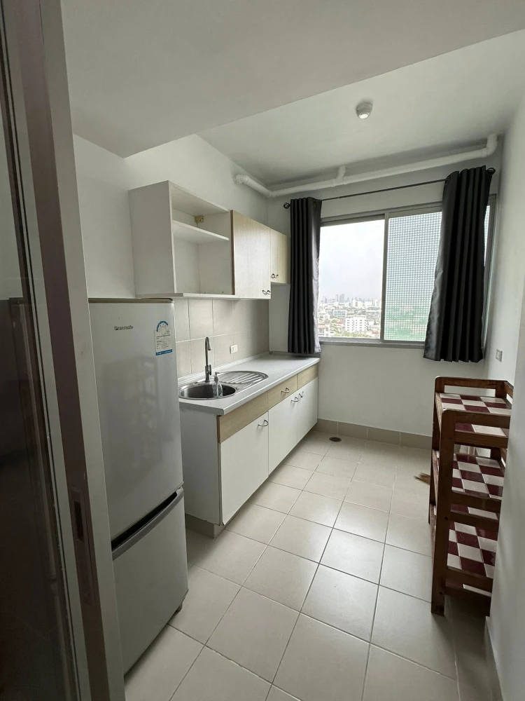 For rent: Supalai Park Tiwanon, spacious room with ample usable space, excellent value for money. You don't want to miss this!