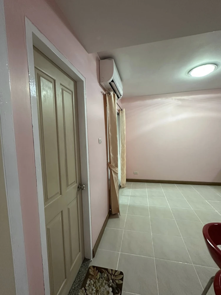For rent: Supalai Park Tiwanon, spacious room with ample usable space, excellent value for money. You don't want to miss this!