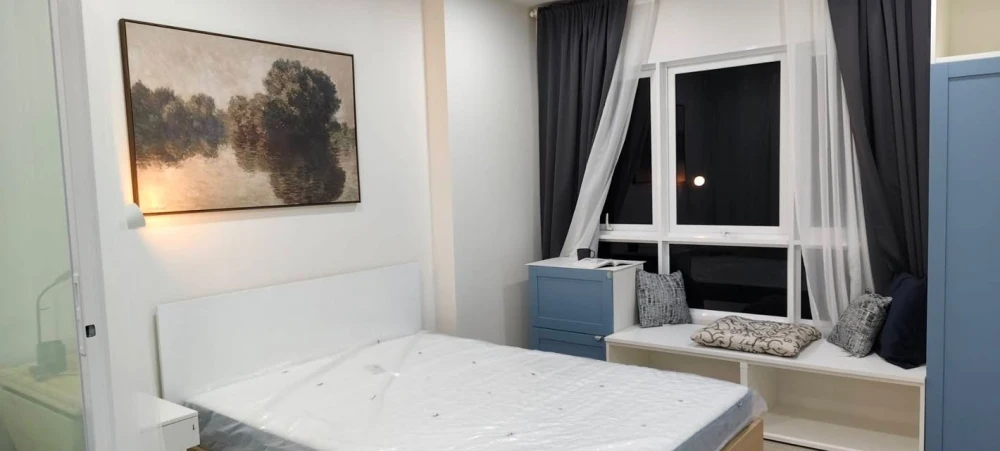 For rent: Supalai Park Yaek Fai Chai, 20th floor. Unobstructed city view, bright and airy, private, fully furnished, ready to move in.