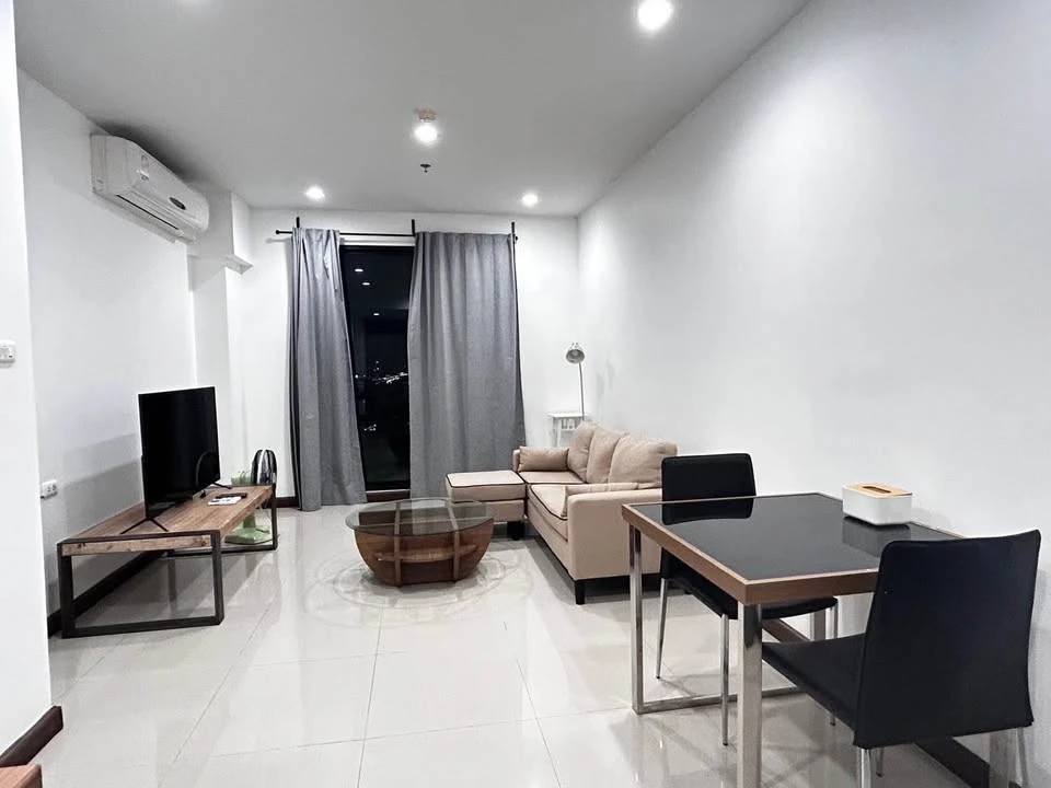 For rent: Supalai Premier Ratchawithi, 25th floor, beautiful city view from high angle, with a spacious balcony, don't miss it.