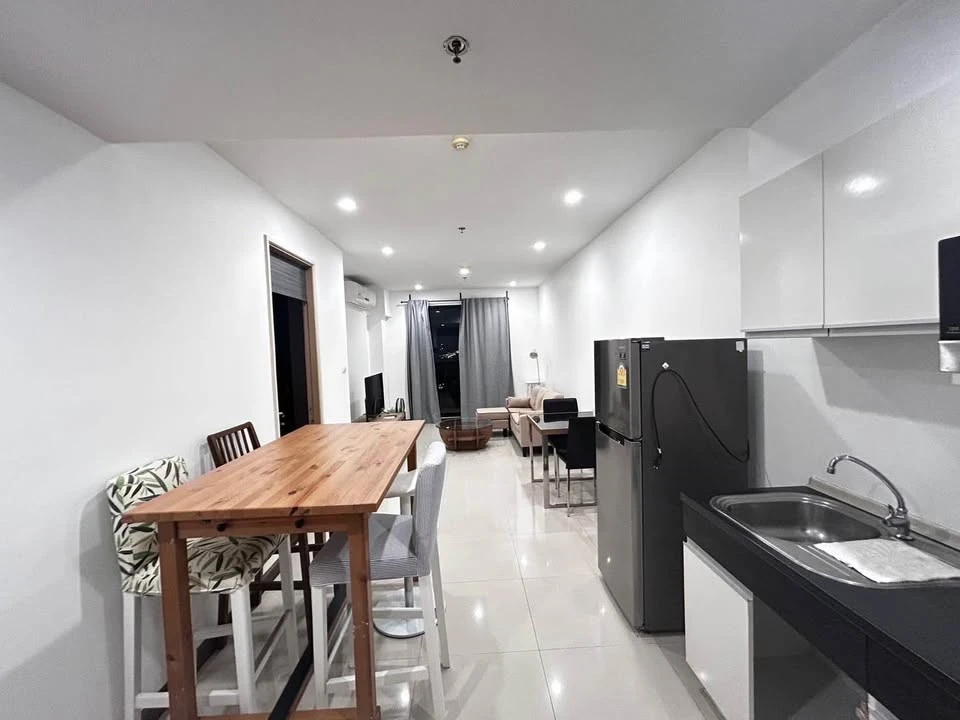 For rent: Supalai Premier Ratchawithi, 25th floor, beautiful city view from high angle, with a spacious balcony, don't miss it.