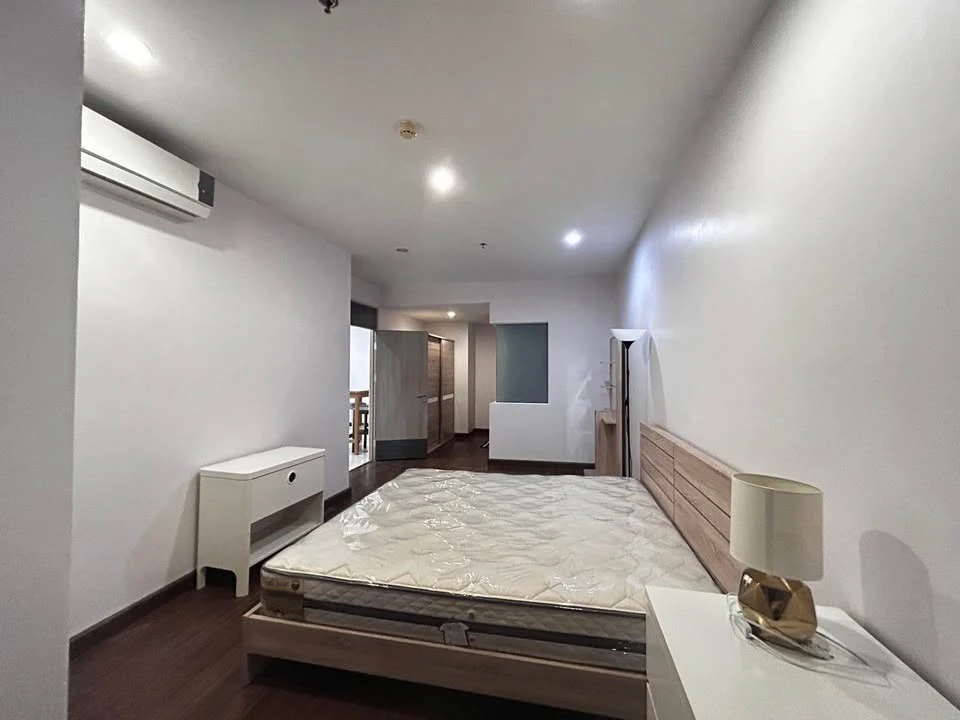 For rent: Supalai Premier Ratchawithi, 25th floor, beautiful city view from high angle, with a spacious balcony, don't miss it.