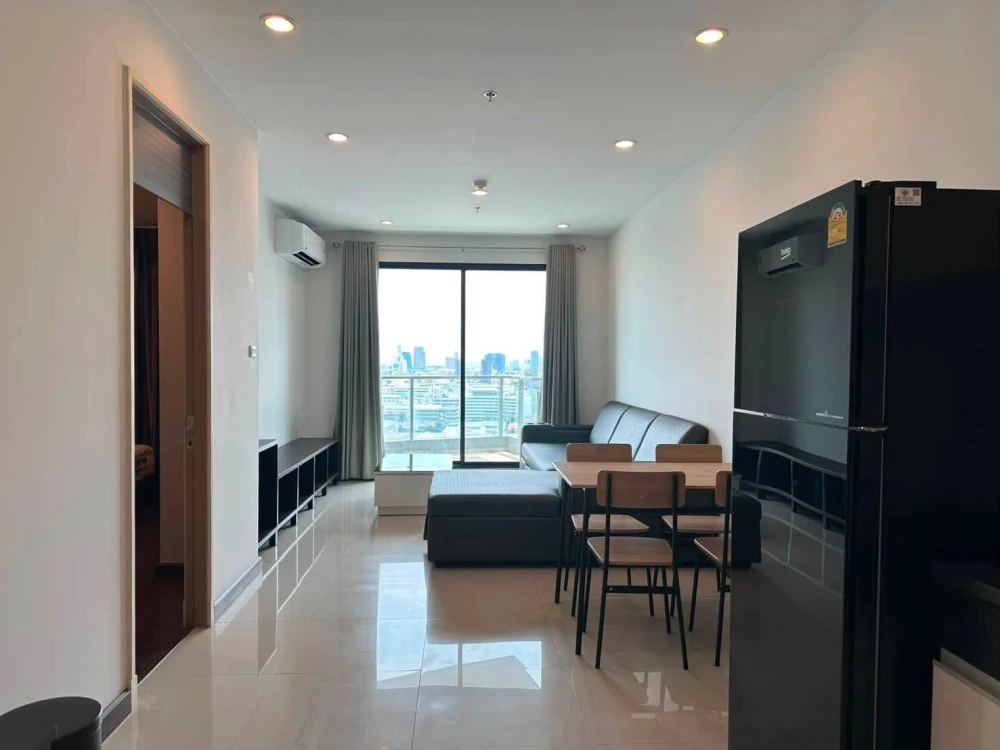 For rent: Supalai Premier Ratchathewi, very high floor unit with maximum space, fully furnished and equipped with appliances. Book now!