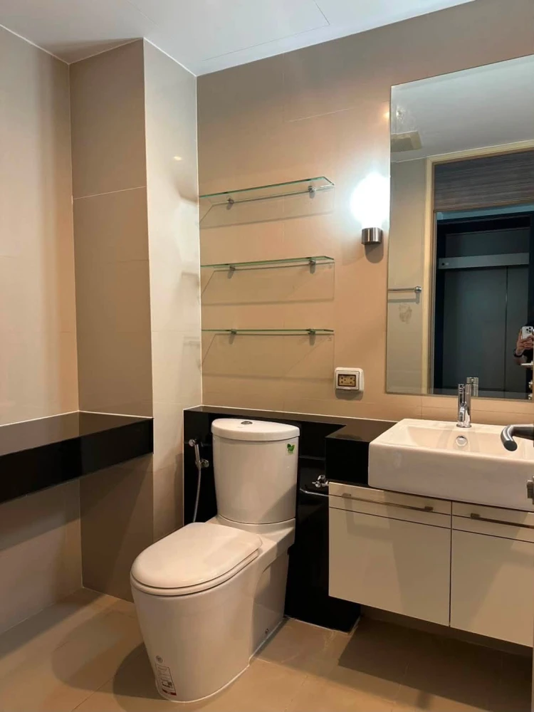 For rent: Supalai Premier Ratchathewi, very high floor unit with maximum space, fully furnished and equipped with appliances. Book now!