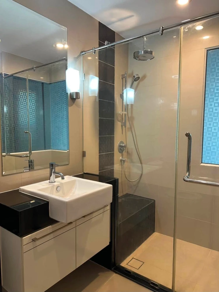 For rent: Supalai Premier Ratchathewi, very high floor unit with maximum space, fully furnished and equipped with appliances. Book now!