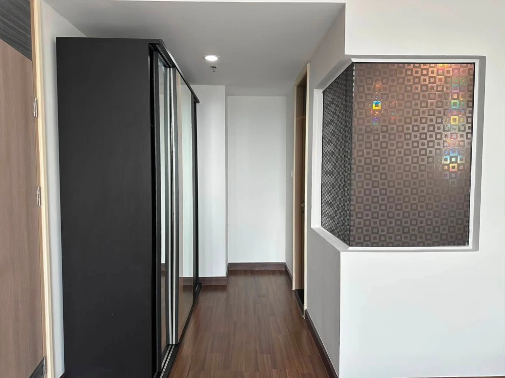 For rent: Supalai Premier Ratchathewi, very high floor unit with maximum space, fully furnished and equipped with appliances. Book now!