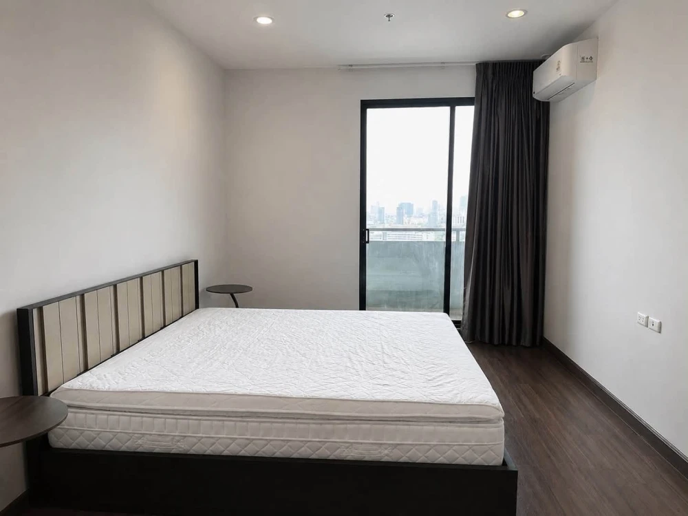 For rent: Supalai Premier Ratchathewi, very high floor unit with maximum space, fully furnished and equipped with appliances. Book now!