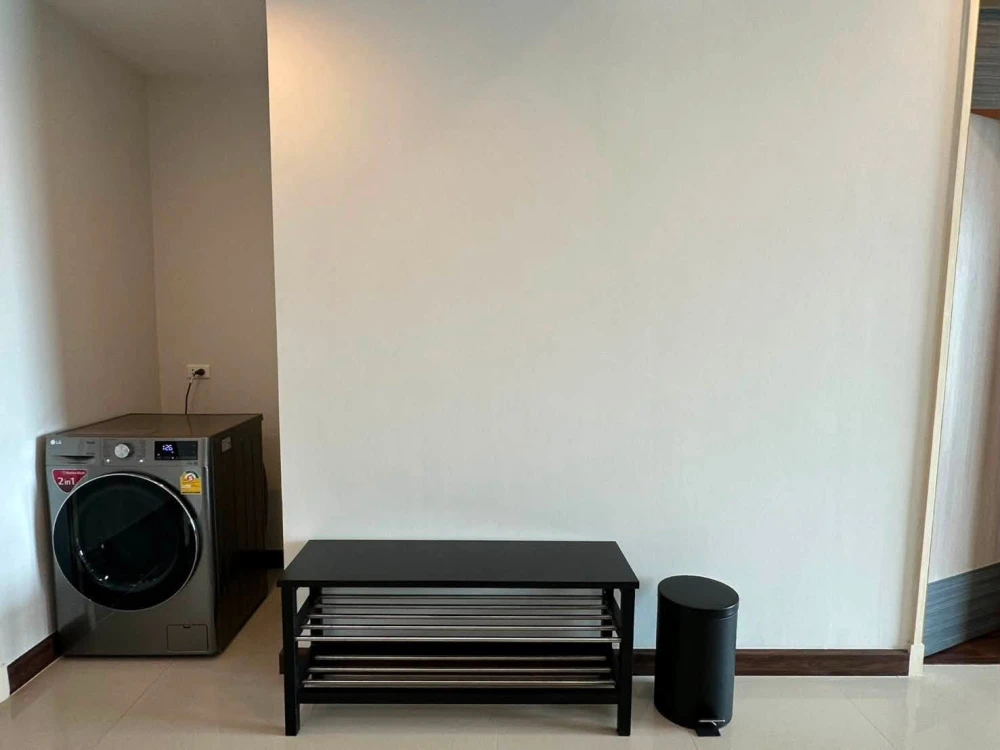 For rent: Supalai Premier Ratchathewi, very high floor unit with maximum space, fully furnished and equipped with appliances. Book now!