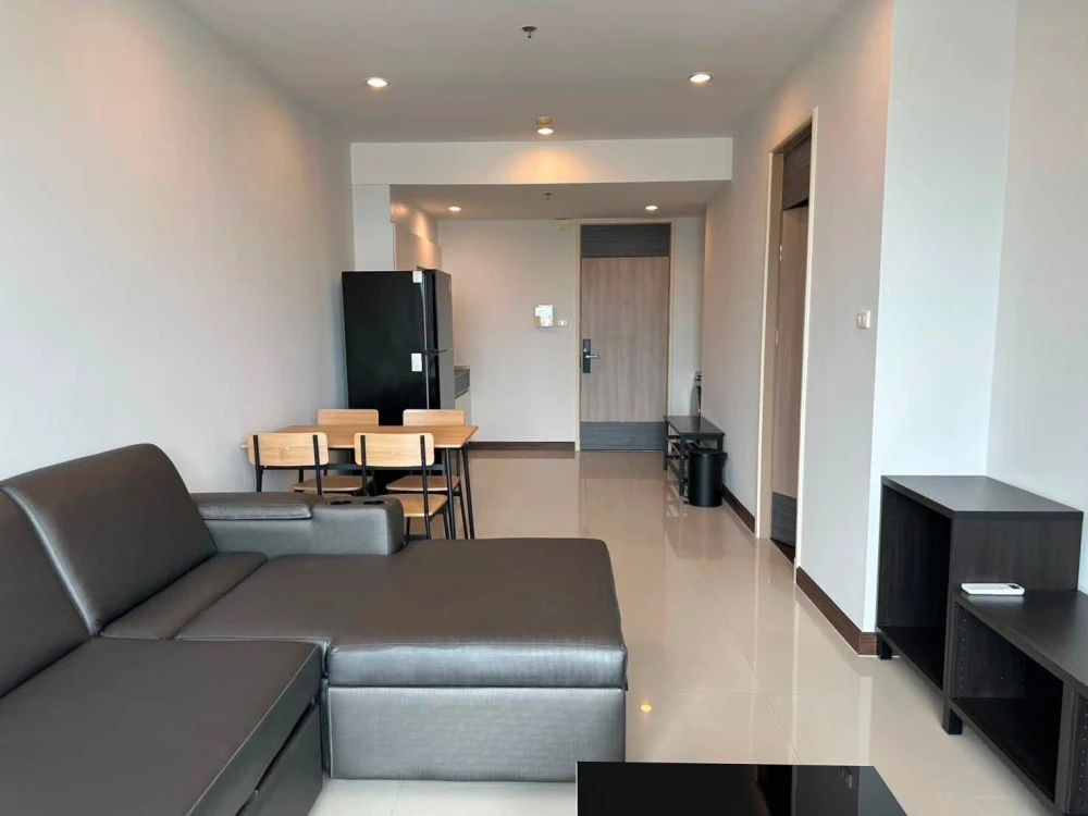 For rent: Supalai Premier Ratchathewi, very high floor unit with maximum space, fully furnished and equipped with appliances. Book now!