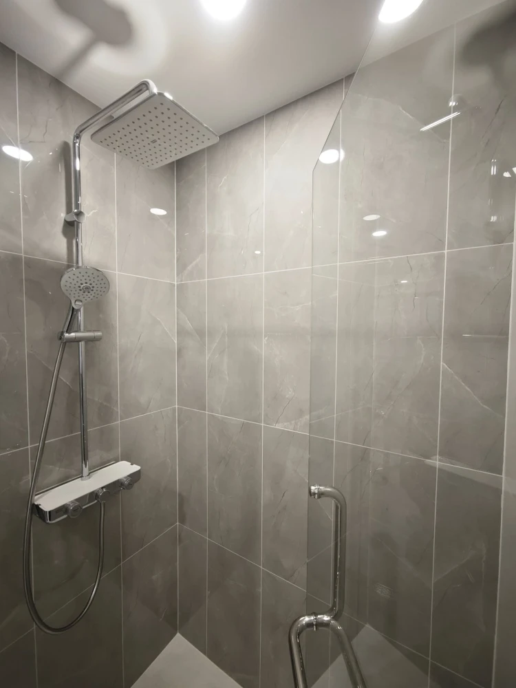 For rent Supalai Premier Samsen - Ratchawat, a room with a lot of usable space, simply decorated, nice to live in, furniture + electrical appliances,