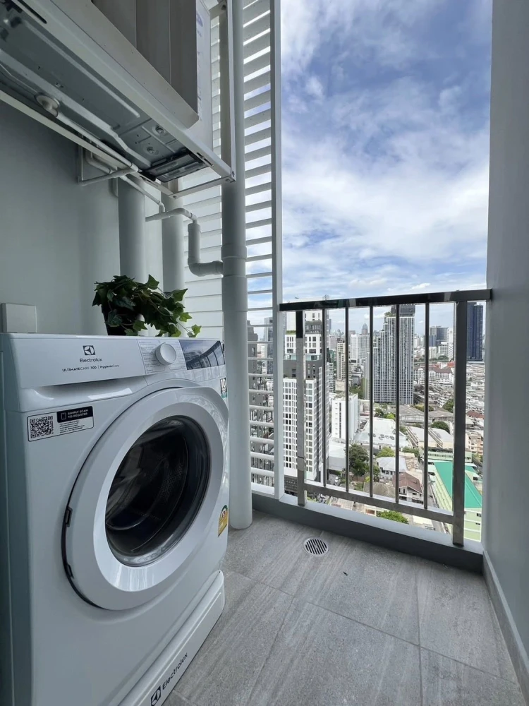 For rent: Supalai Premier Si Phraya-Samyan, 23rd floor, fully furnished with appliances. Cool and comfortable atmosphere. Don't miss out!