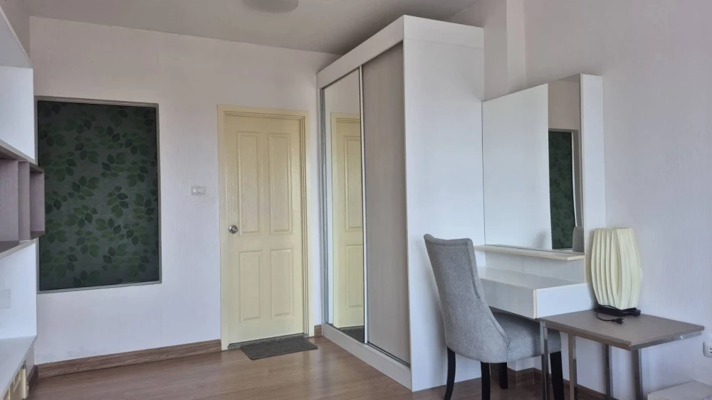 For rent: Supalai Marey Pattaya, high-floor unit with stunning sea view, fully furnished. Don't miss out!