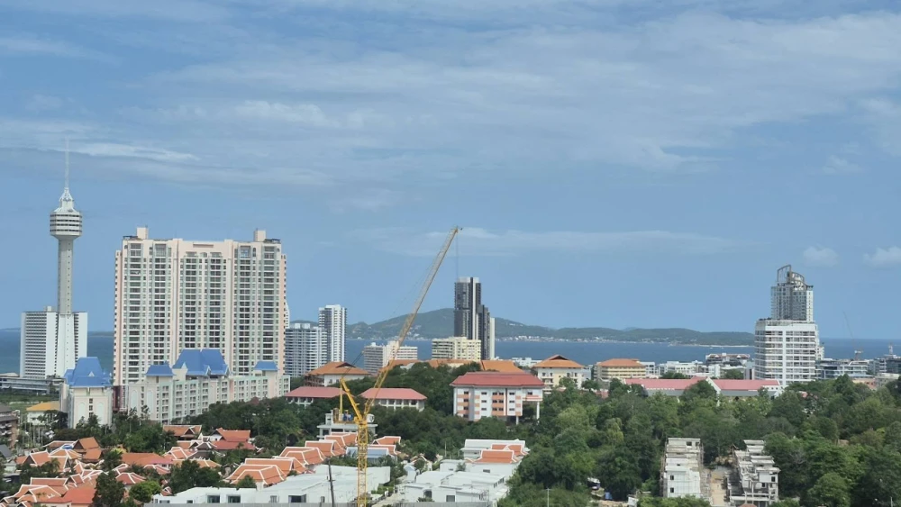For rent: Supalai Marey Pattaya, high-floor unit with stunning sea view, fully furnished. Don't miss out!
