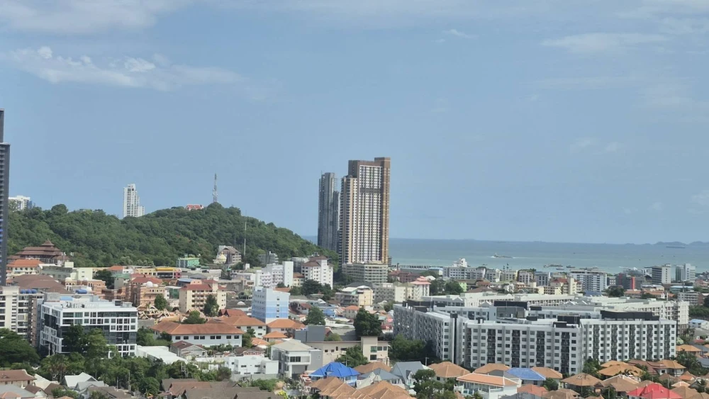 For rent: Supalai Marey Pattaya, high-floor unit with stunning sea view, fully furnished. Don't miss out!
