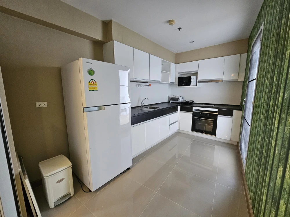 For rent: Supalai River Resort, very spacious unit with 3 bedrooms and 4 bathrooms, stunning Chao Phraya River view. Don't miss out!