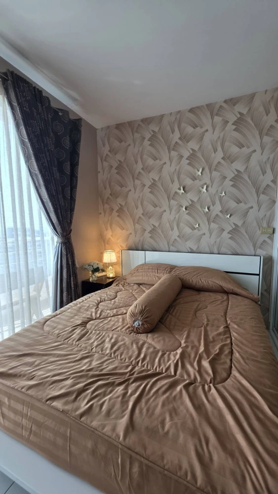 For rent: Supalai River Place, high floor unit, spacious, fully furnished. Book now!