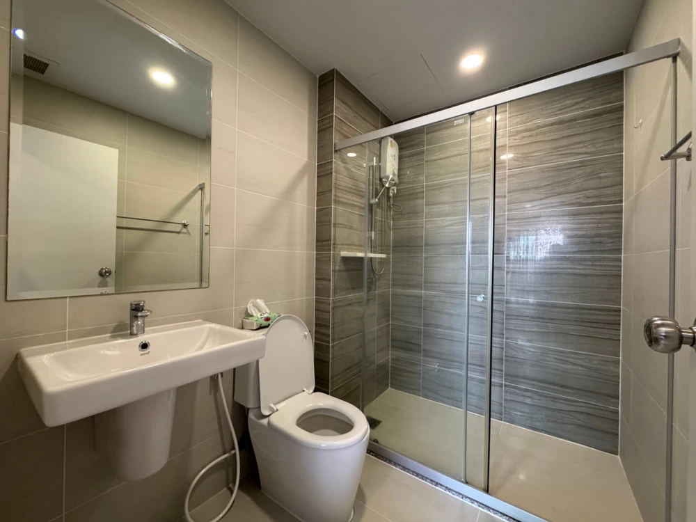 For rent, Supalai Loft Prachathipok-Wongwian Yai, 21st floor, beautiful view room, fully furnished, book now, don't miss it.