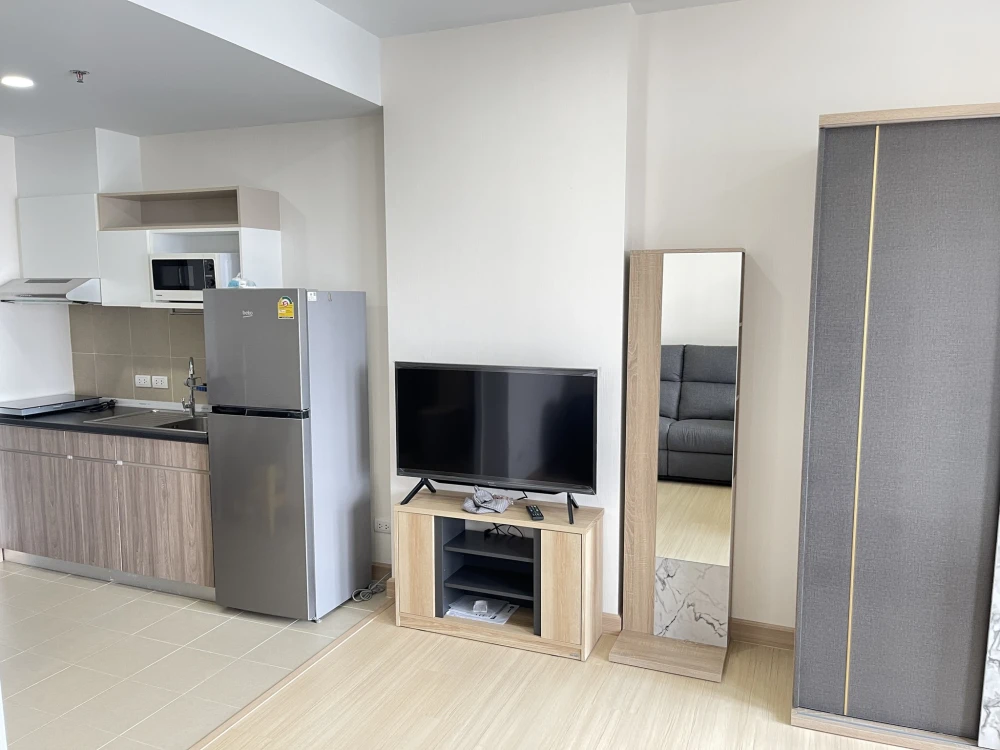 For rent: Supalai Loft Prachathipok-Wongwian Yai. Ready to move in, fully furnished, high floor. Book now!
