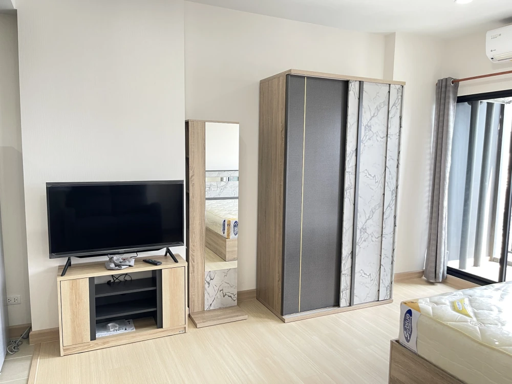 For rent: Supalai Loft Prachathipok-Wongwian Yai. Ready to move in, fully furnished, high floor. Book now!